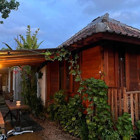Ayolah Surf House &Surf Camp Lägenhet Jembrana Exteriör bild