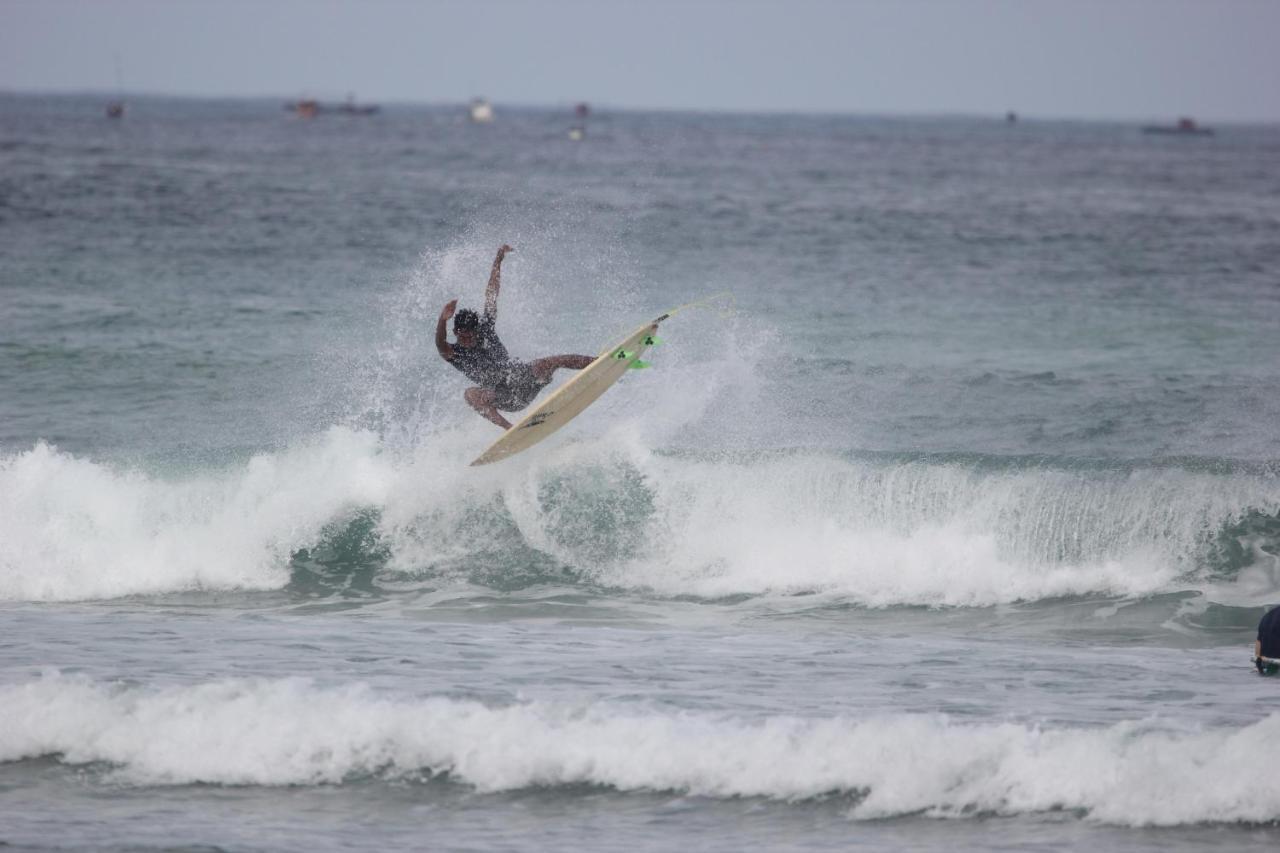 Ayolah Surf House &Surf Camp Lägenhet Jembrana Exteriör bild