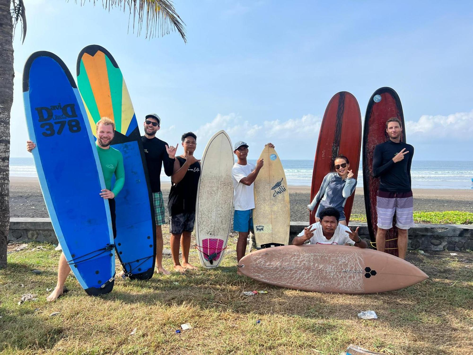 Ayolah Surf House &Surf Camp Lägenhet Jembrana Exteriör bild