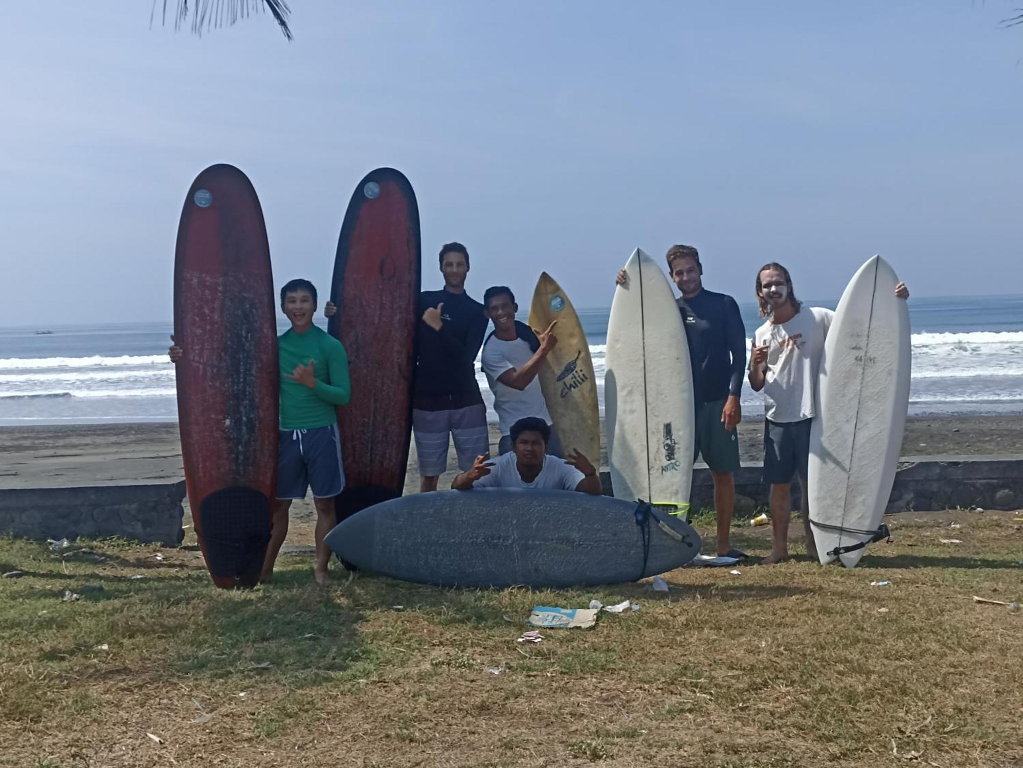 Ayolah Surf House &Surf Camp Lägenhet Jembrana Exteriör bild