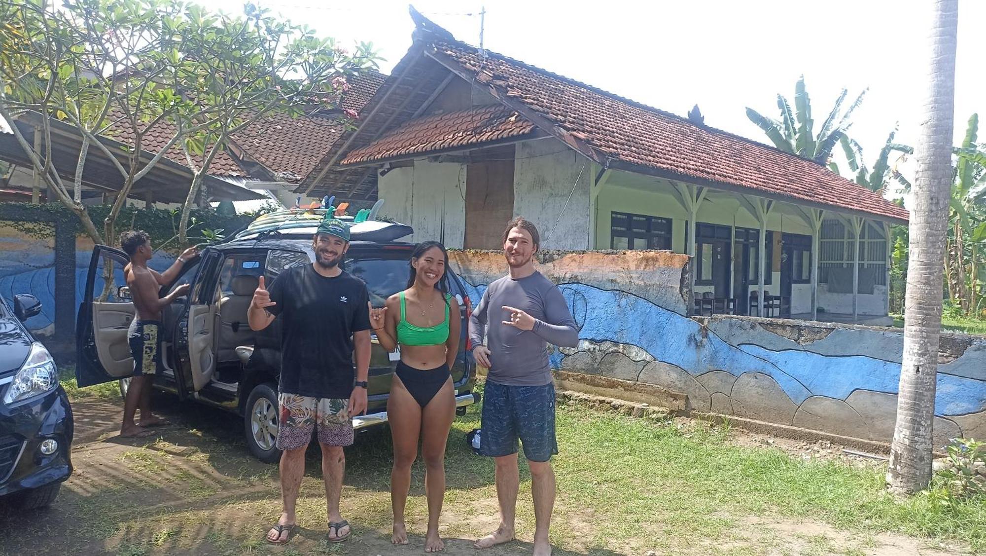 Ayolah Surf House &Surf Camp Lägenhet Jembrana Exteriör bild