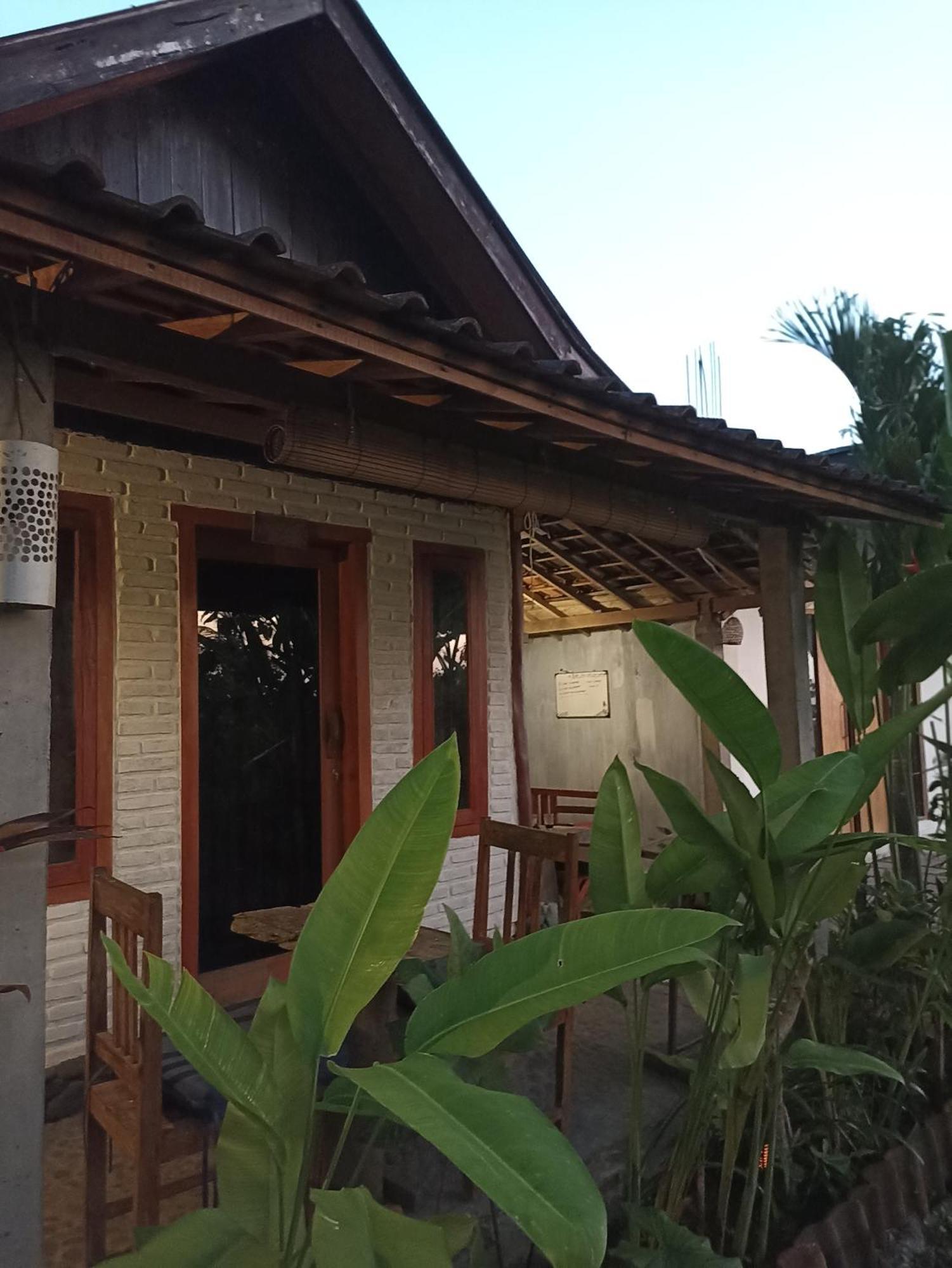 Ayolah Surf House &Surf Camp Lägenhet Jembrana Exteriör bild