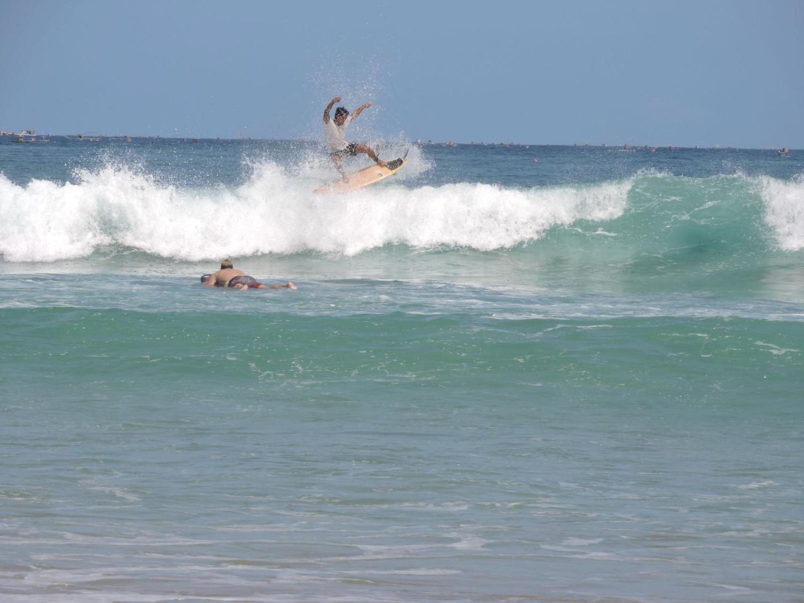 Ayolah Surf House &Surf Camp Lägenhet Jembrana Exteriör bild