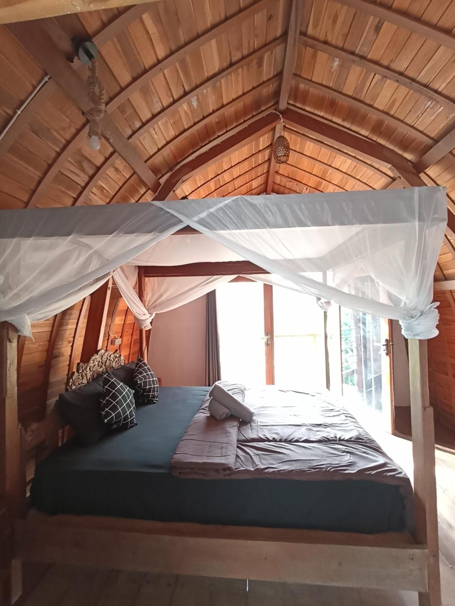 Ayolah Surf House &Surf Camp Lägenhet Jembrana Exteriör bild