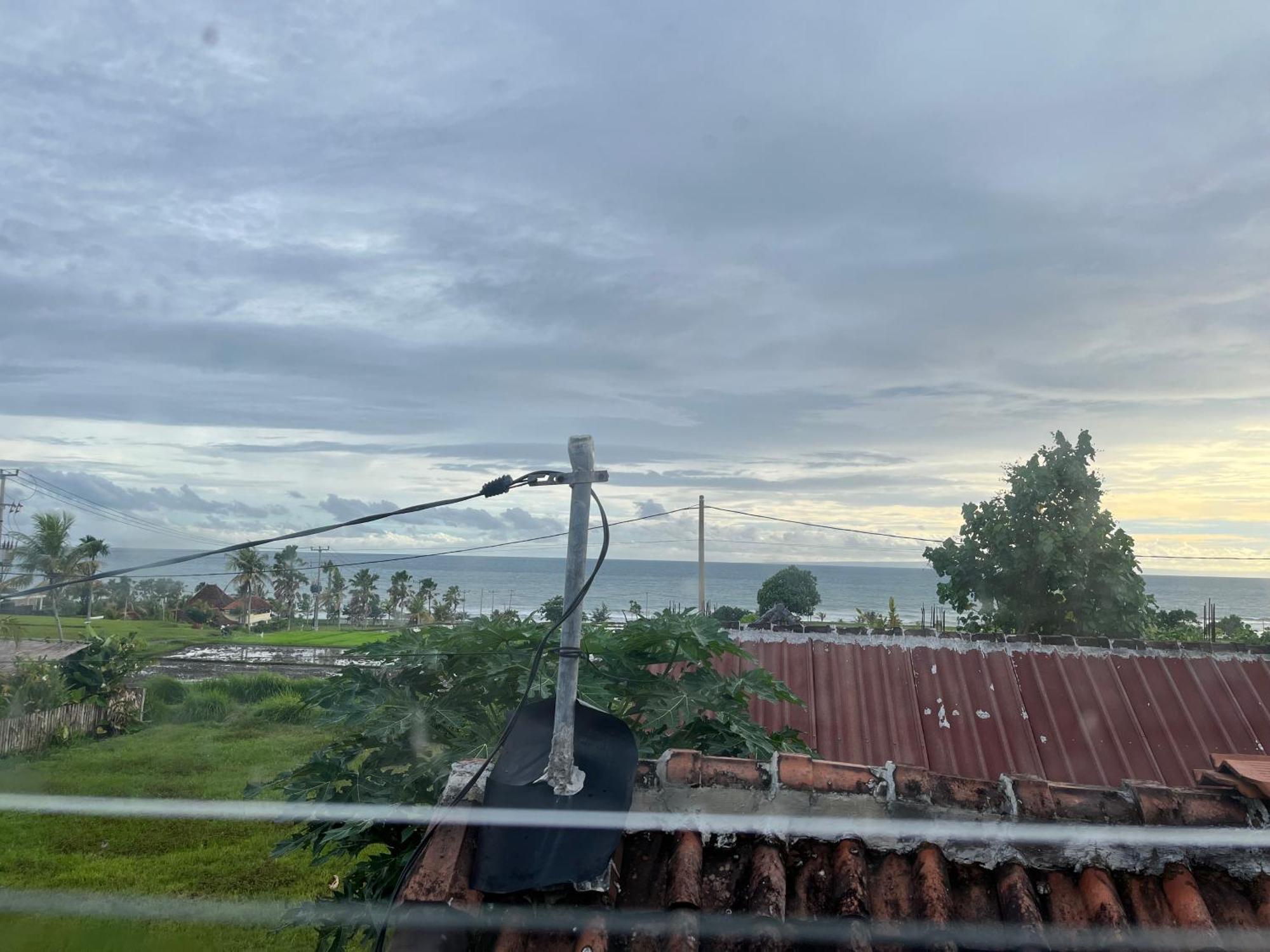 Ayolah Surf House &Surf Camp Lägenhet Jembrana Exteriör bild